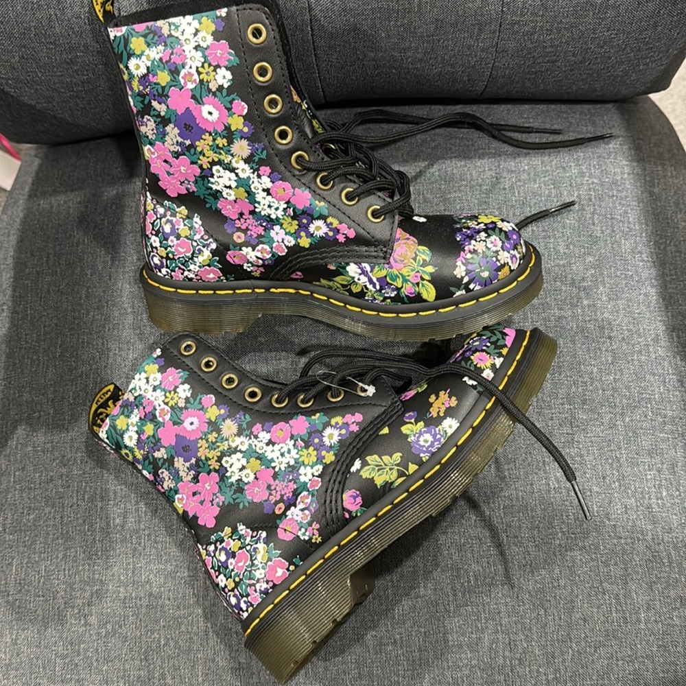 New Dr Martens Pascal Floral Boots Lace Up Size 5 Black Multicolor - Picture 2 of 11